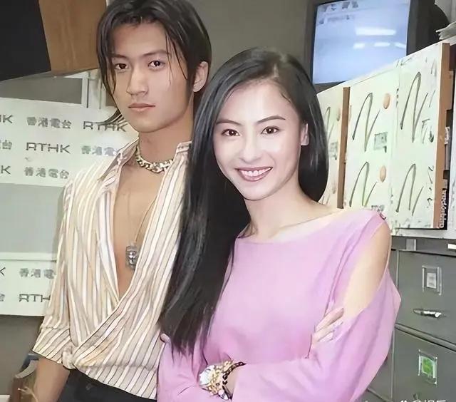 一天，谢霆锋在某直播间被问：“在爱情中，你觉得什么事情是最无法容忍的？”谁知，谢