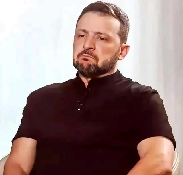 一觉醒来，风向大变！
泽连斯基在布鲁塞尔宣布，欧盟已经向乌克兰承诺，不仅明年会继