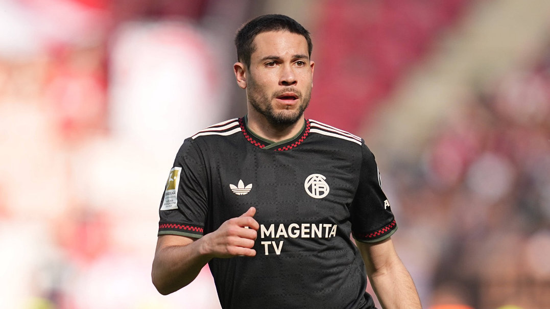 格雷罗在对阵美因茨的比赛中遭受了轻微的腿筋拉伤，将暂时缺阵。 