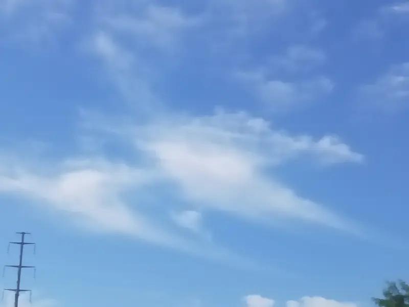 上联:踏破红尘千万里；求下联？笑看风云九天重。