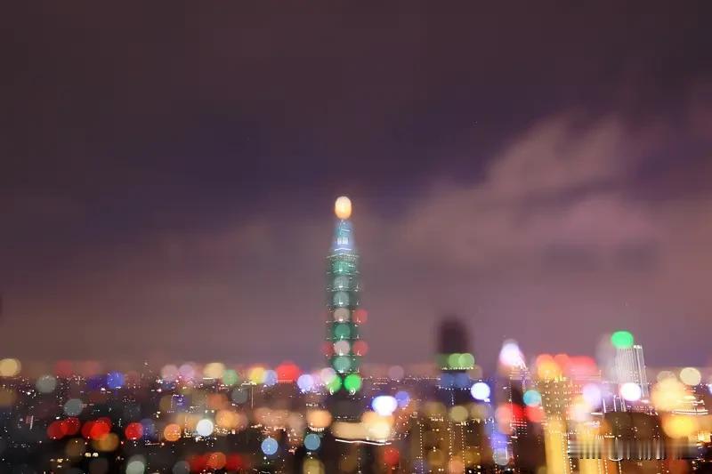 从经济上看，统一后台湾能深度融入大陆庞大市场，共享发展红利。比如福建平潭，与台湾