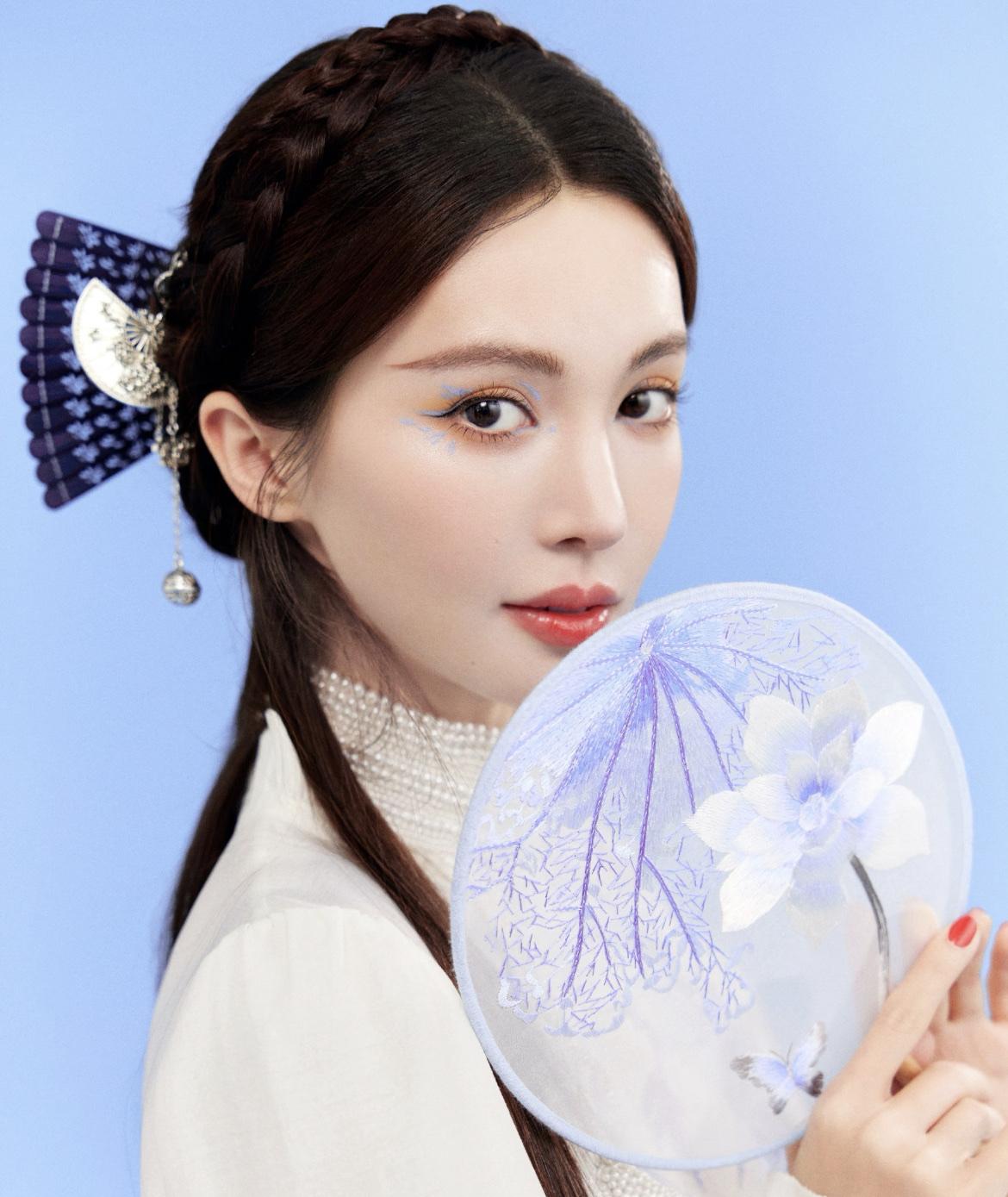 金晨“肇事逃逸”这事，

真的很难让人理解，

不是因为相信她的人品，而是因为这