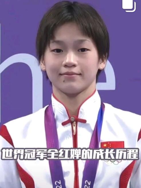 18岁的全红婵，
为什么眼睛里
还带着孩子气的光？
这姑娘的世界干净得不像话，纯