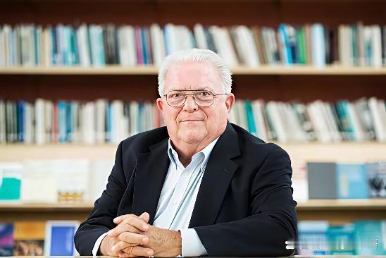 伊朗将拥有优势。

美国前外交官、五角大楼前助理部长查斯·弗里曼8月28日表示，