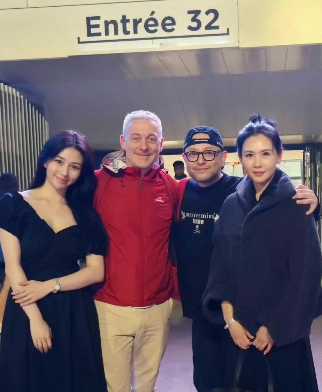 #邱淑贞一家三口巴黎看奥运#看到邱淑贞一家三口巴黎看奥运会啦。邱淑贞的女儿是真的