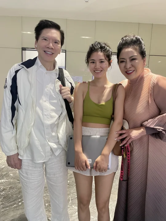 😉22点健完身回公司楼下偶遇向太和强哥