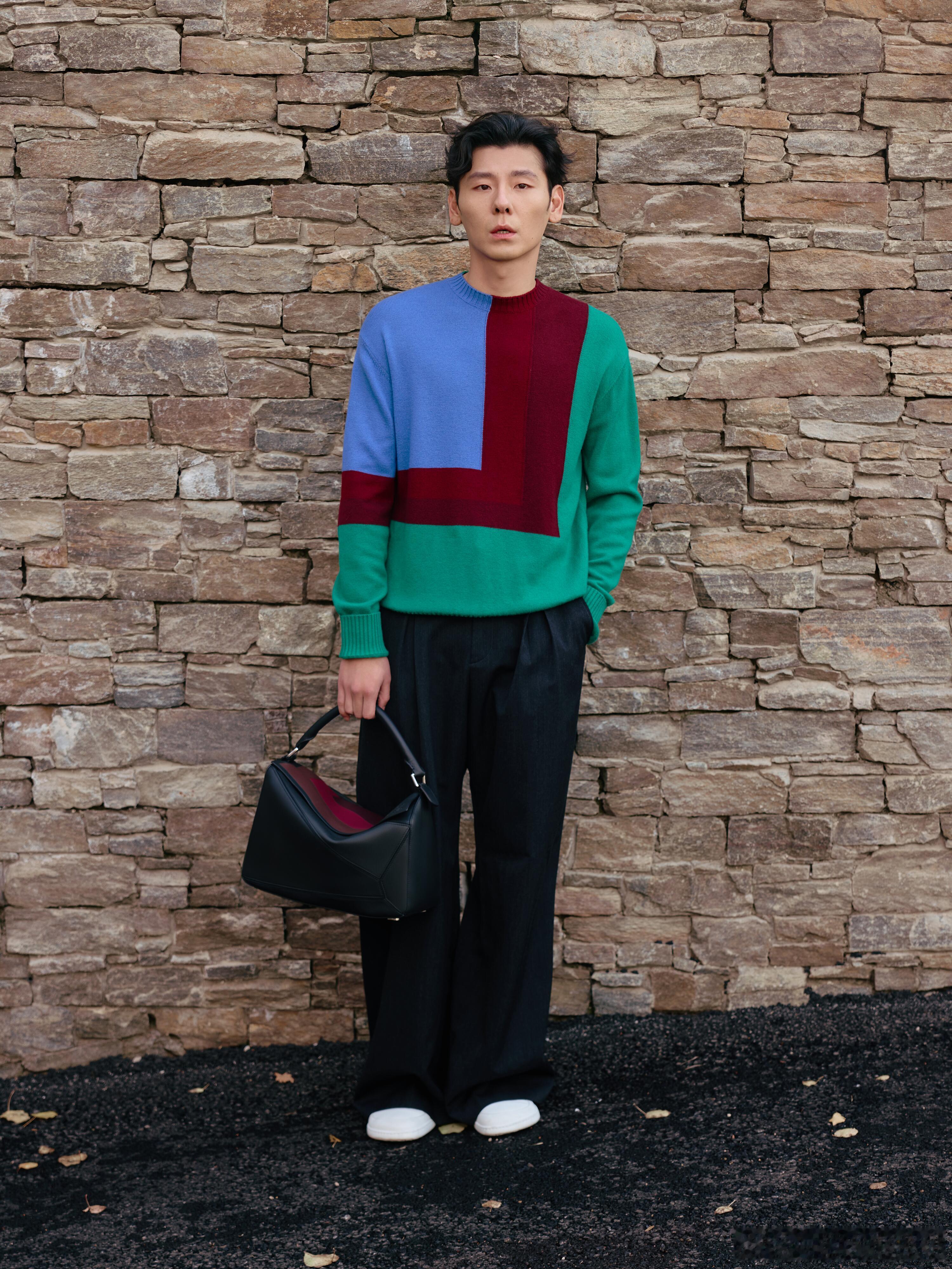 LOEWE 罗意威品牌大使蒋奇明，翟潇闻、展轩分别演绎罗意威2025秋冬系列全新