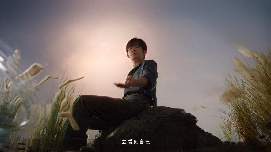 世界是个巨大的易烊千玺痛城六城大屏齐齐亮相视觉效果震撼，深圳地铁站化身专属打卡站