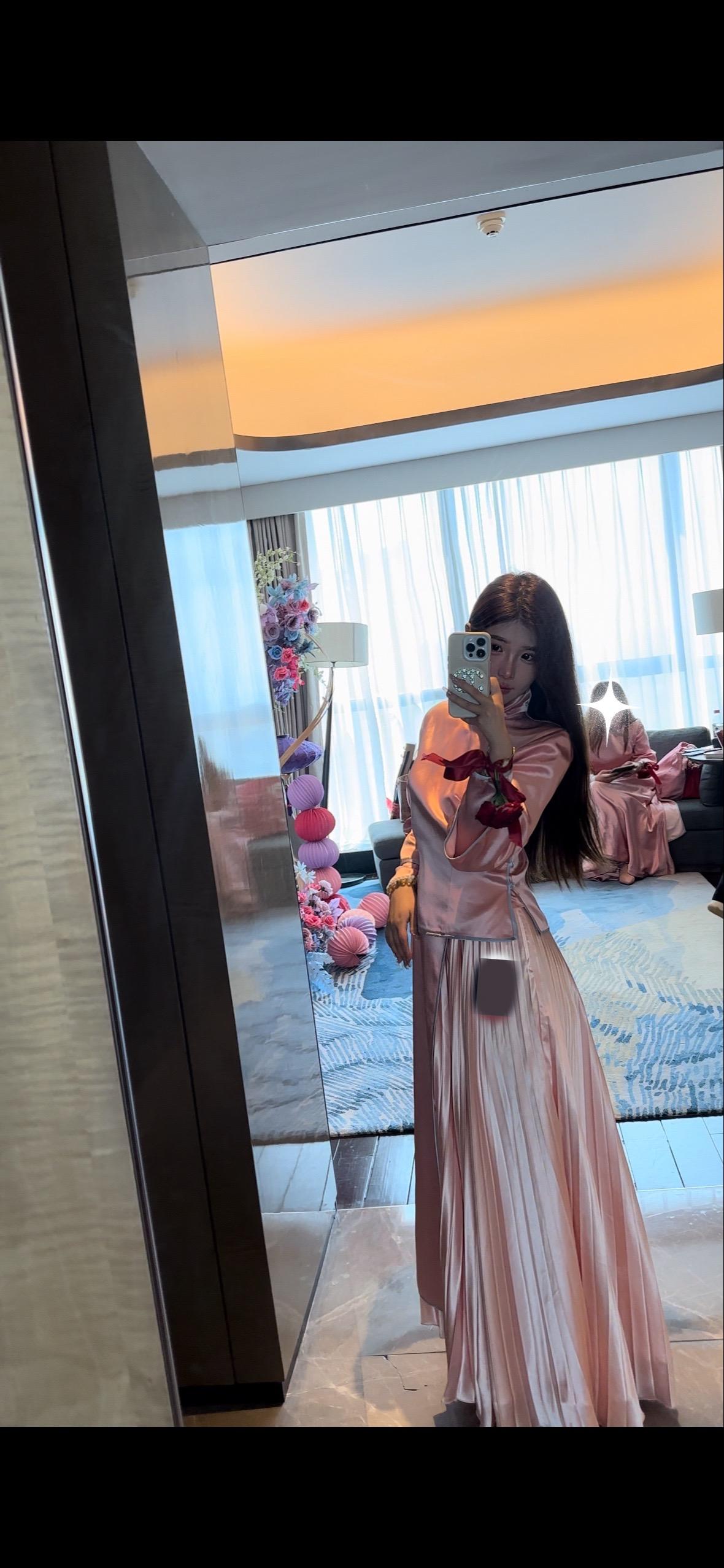 身边的朋友都陆陆续续的交卷了 我却连考试卷都没有拿到 笔也没有我们都在奔赴不同的人生了