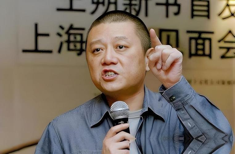 很多网友一聊起解决台湾问题，满脑子都是抢滩登陆、硬碰硬的画面。但老作家王朔当年出