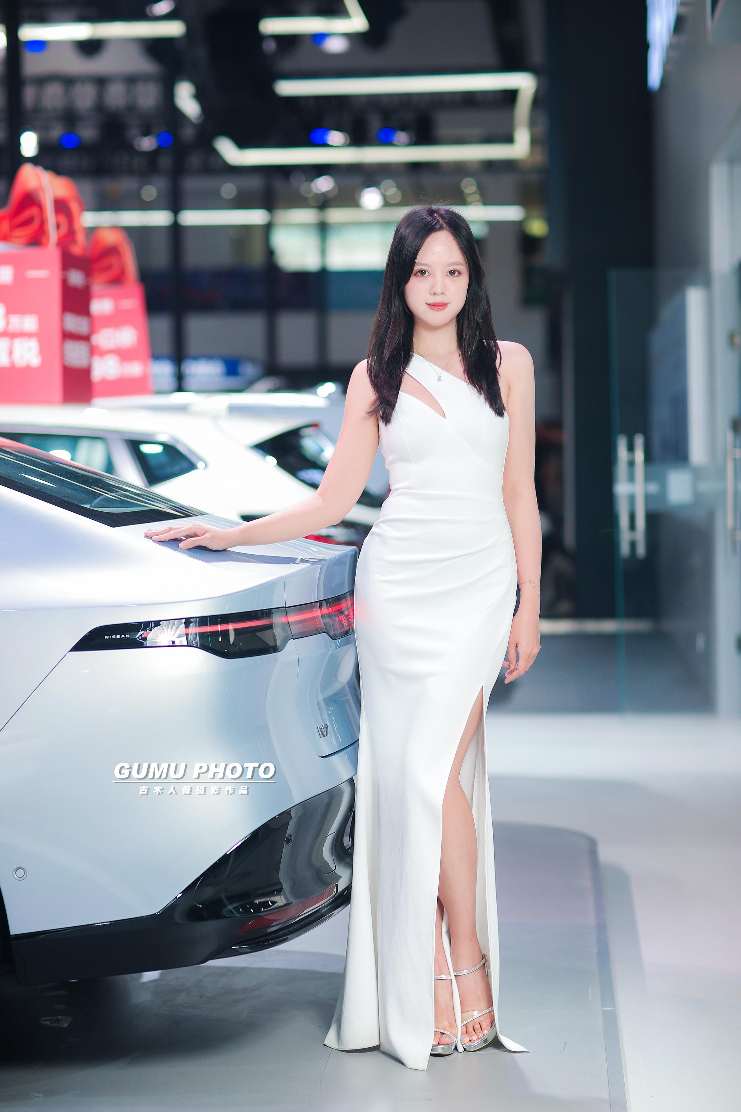 2025贵阳汽车文化节东风日产展台模特小姐姐。               