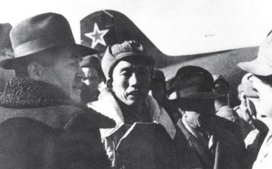 王震将军在他逝世前也感觉到世道不对了，向后人留下三句话：第一句是：“谁反对毛主席