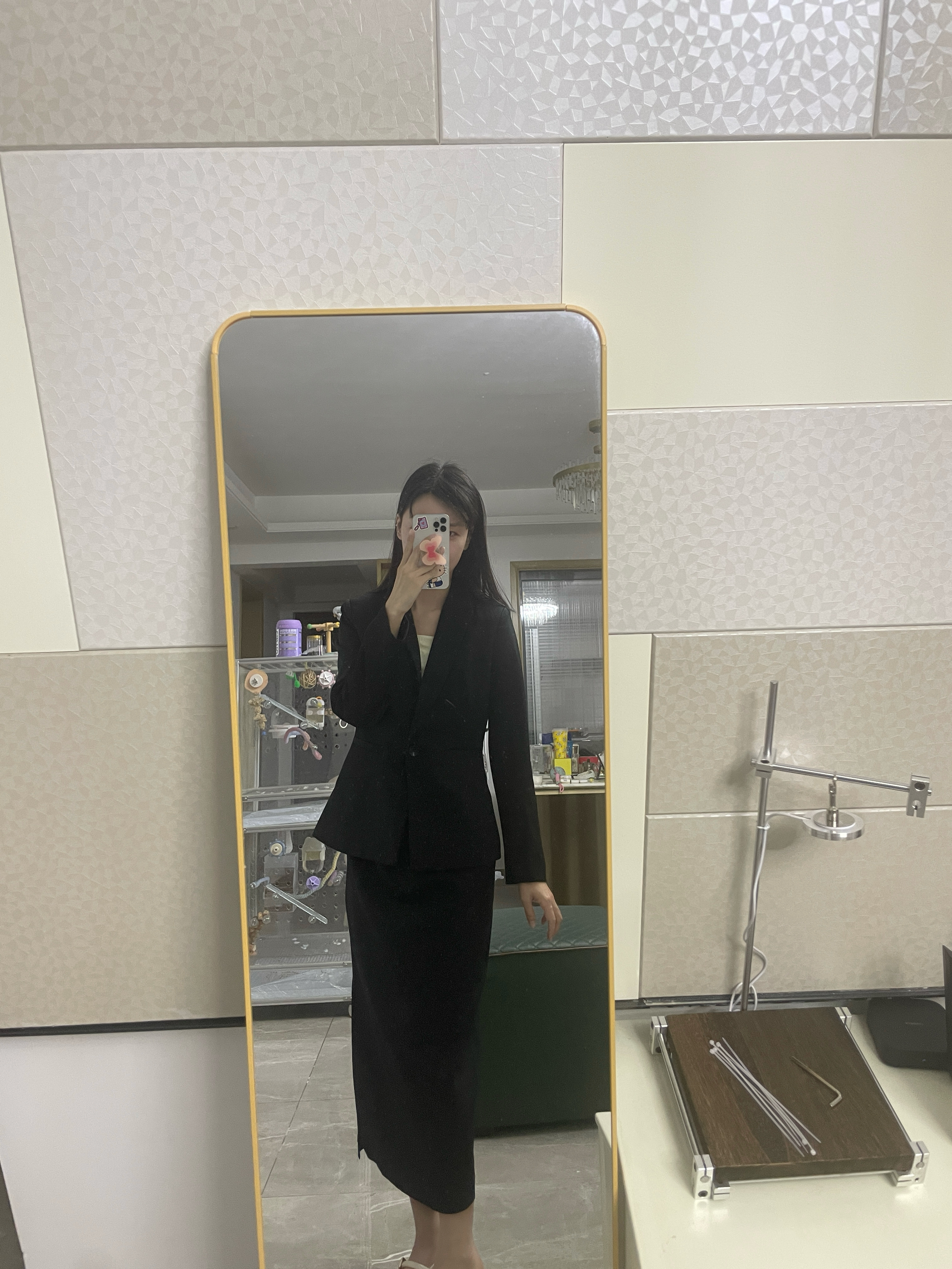 去年穿的时候还觉得自己像偷穿别人的衣服今年气质额外地适配 