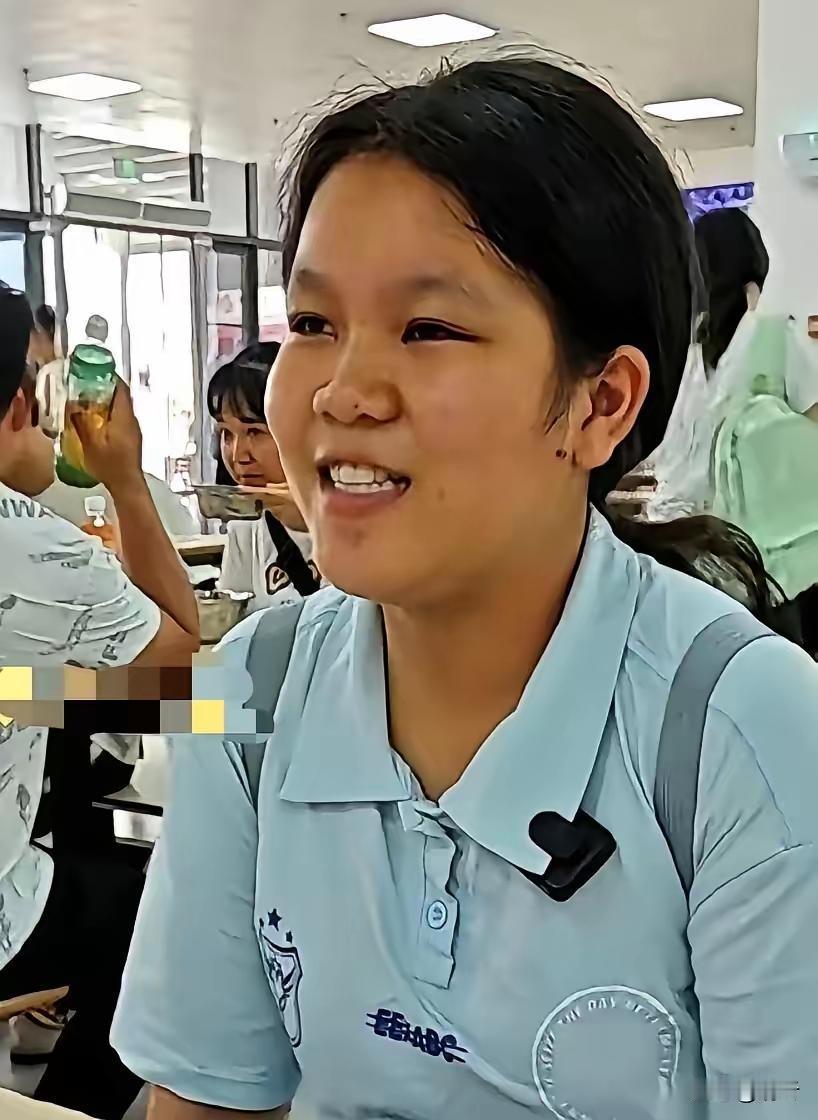 广西姑娘陆思凤的故事，真的打动了好多人。她才3岁的时候，爹妈就不在了，是刚过20