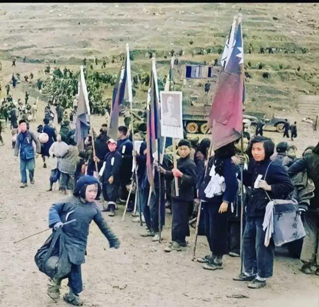 [太阳]1955年，大陈村全部1.7万村民被老蒋用美舰分四批带走。一路上，村民身