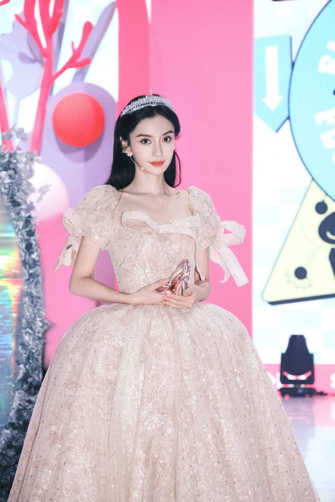 angelababy angelababy 与你相遇，是时光赠予我最珍贵的礼物，