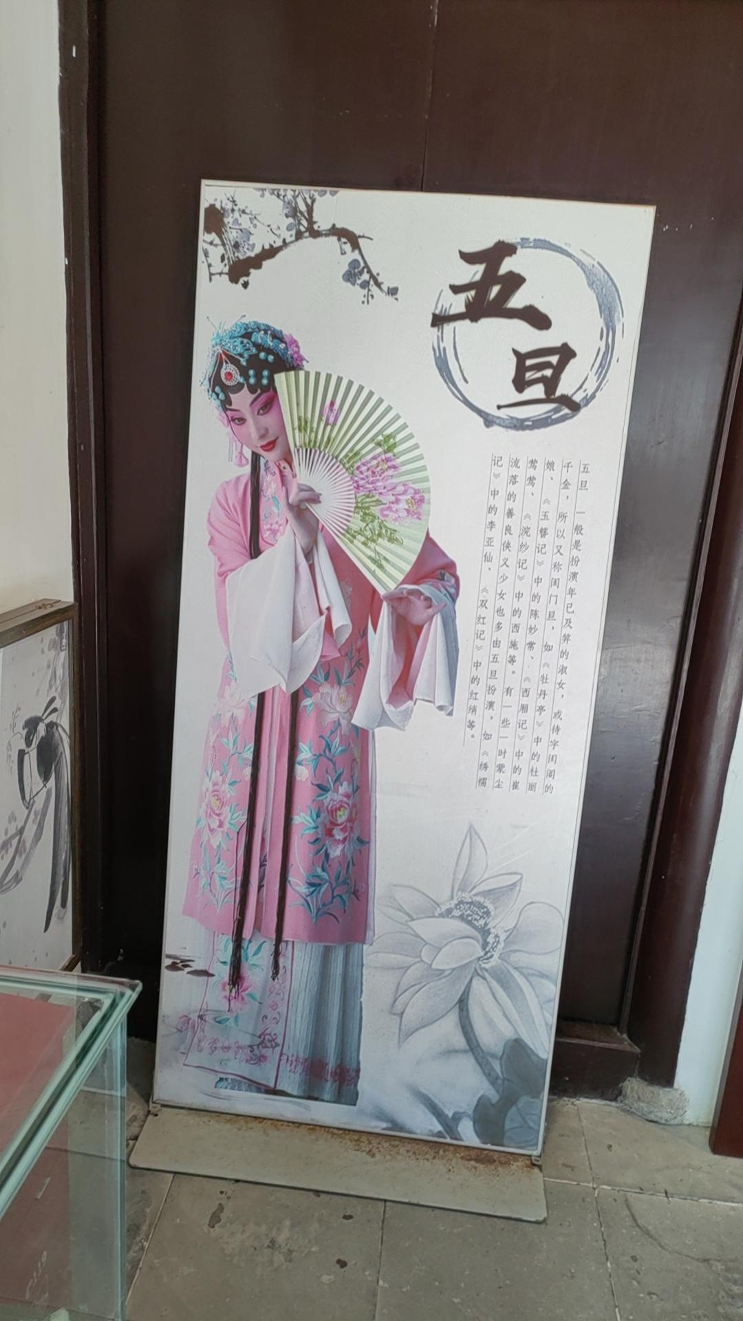 这次去昆山巴城，一个很古老，有点年代的一个古镇，在那里看到奶奶说的那种院子，而且