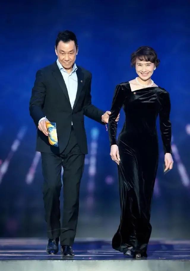 只需看看现在的中野良子 栗原小卷就知道刘晓庆 张金玲能不老吗？
栗原小卷从年轻到