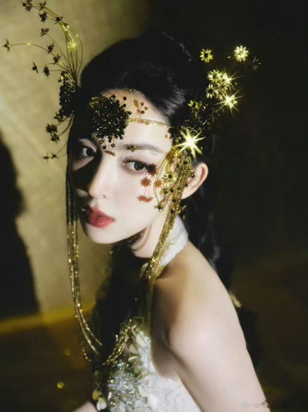 李佳琦也没逃过娜扎的古娜之夹嘴强王者李佳琦，一遇到古娜之夹瞬间认输，痛苦反应真的