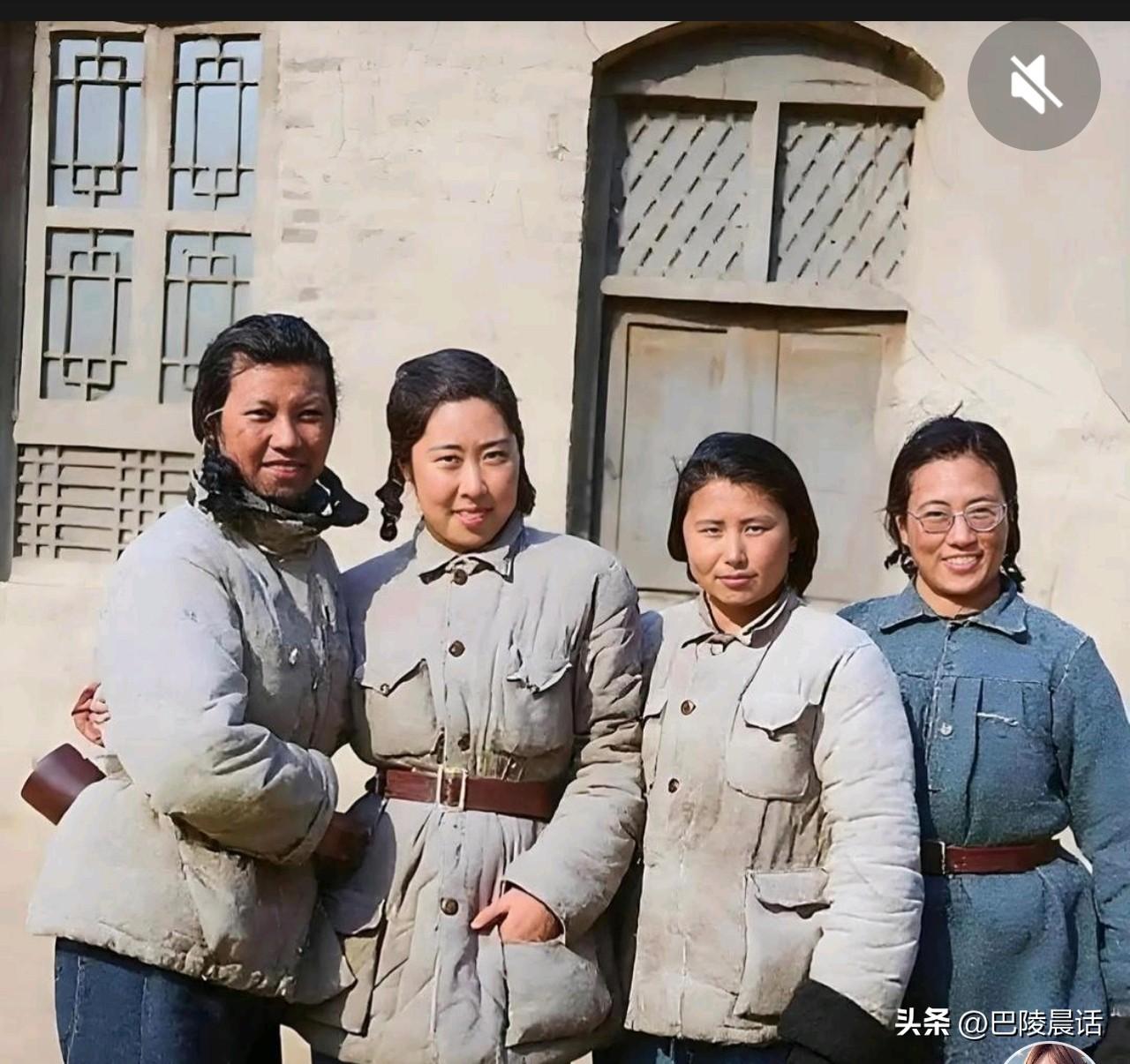 下面的这张照片据说就是网上流传的“延安四美”，她们都是谁我不知道，也不知友友们有