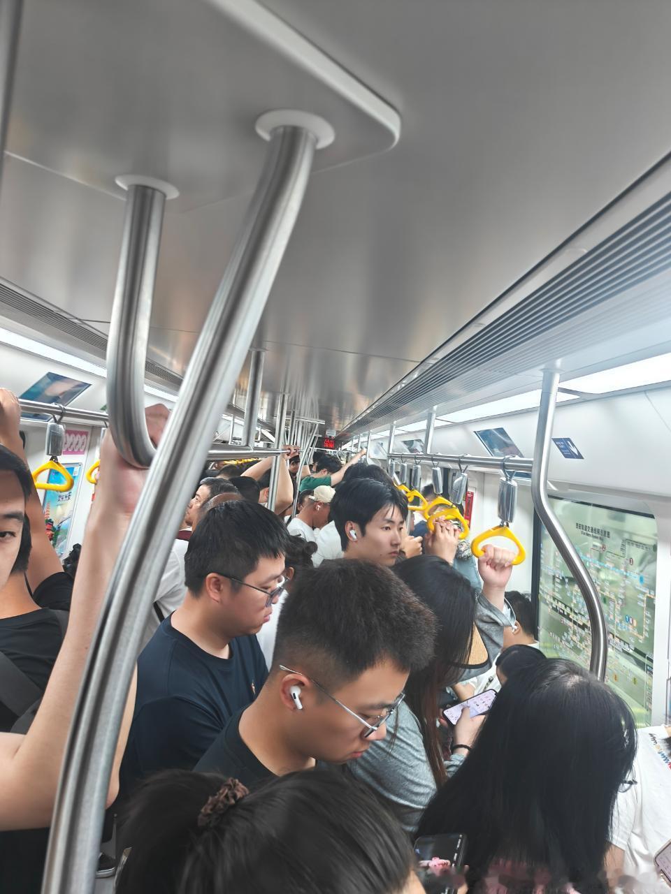 西安地铁 网友： 2026.6.2（星期二）8：46，西安地铁8号线外环，开远门