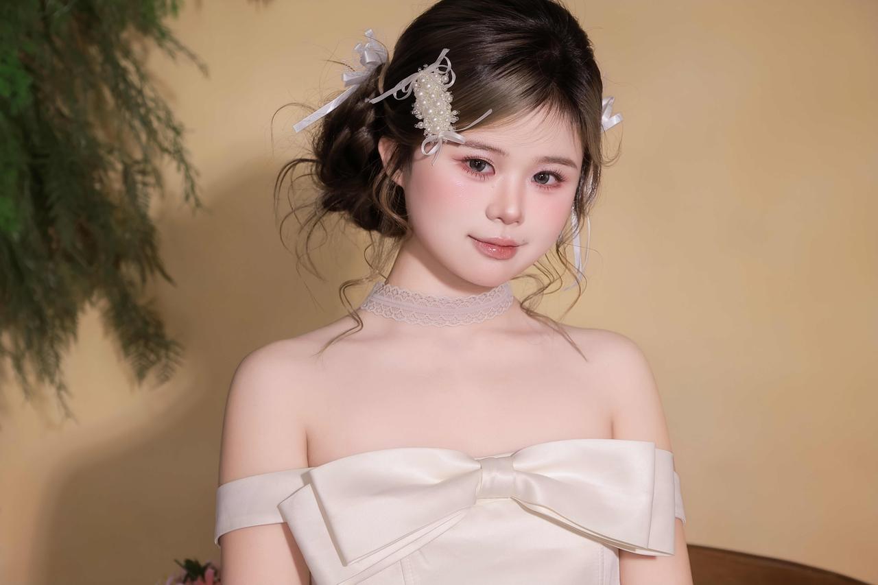 巴黎的慵懒，藏在每一缕不经意的发丝里。🇫🇷🥖 这组法式氛围写真，没有刻意摆