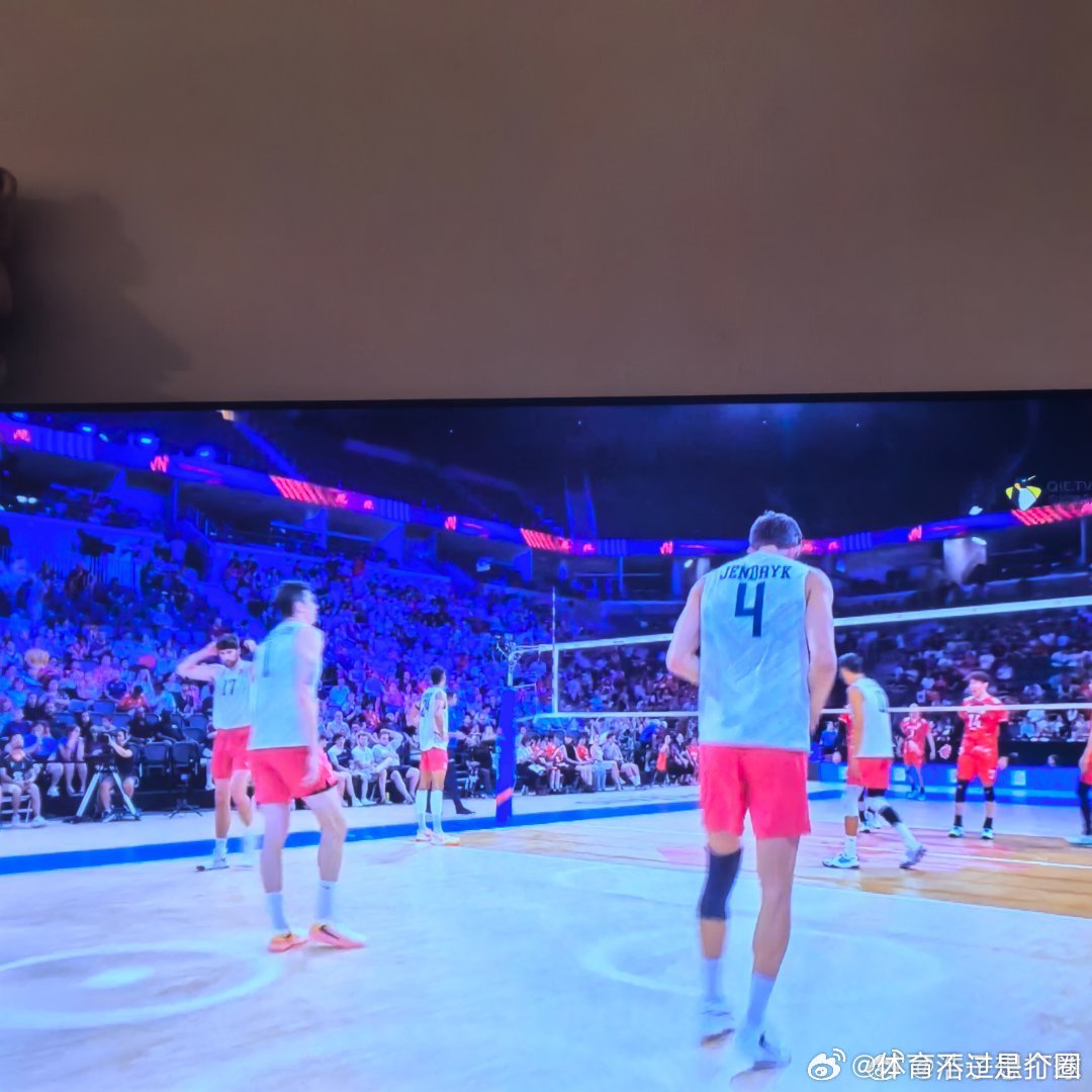 vnl排球国家联赛 美国vs日本，确实是周末好看的焦点战～  cr：浩子想打球 