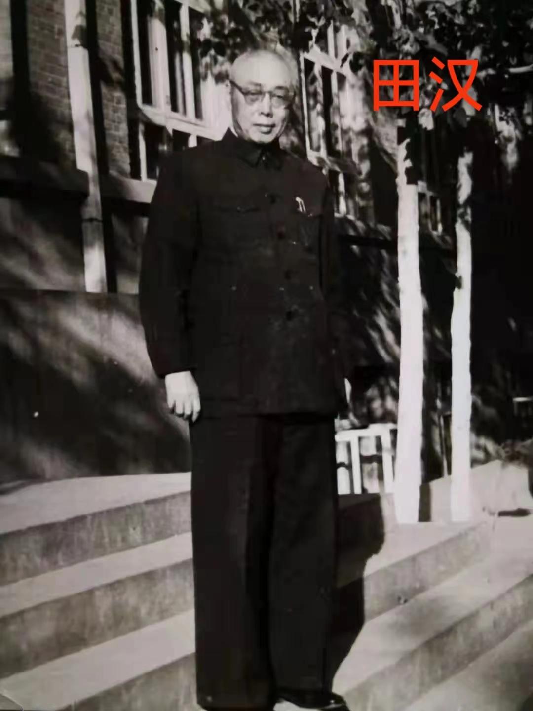 每天一条名人名言：个人的生命是可宝贵的，但一代的真理更可宝贵，生命牺牲了而真理昭