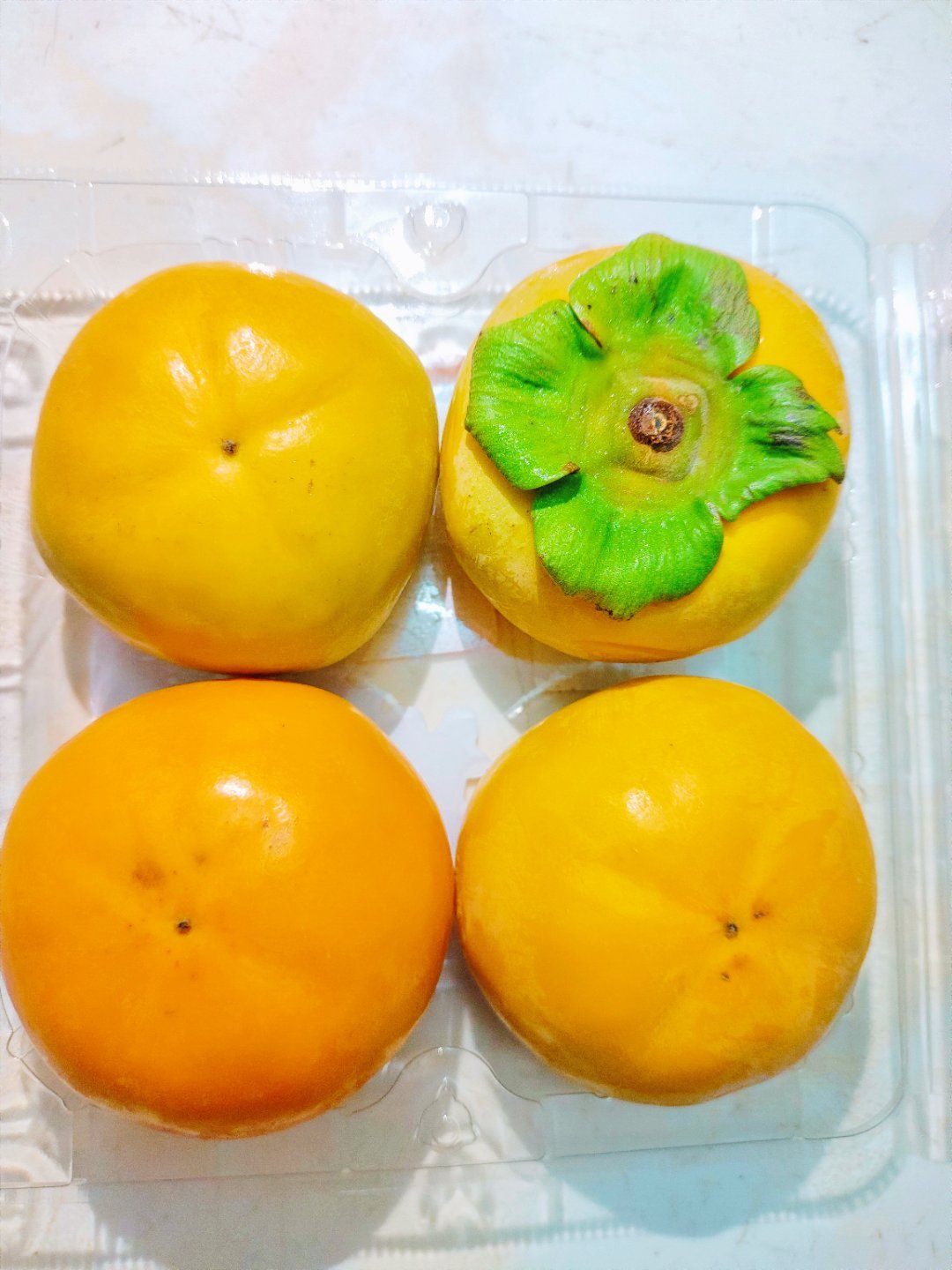 吃柿子～ ​​​
