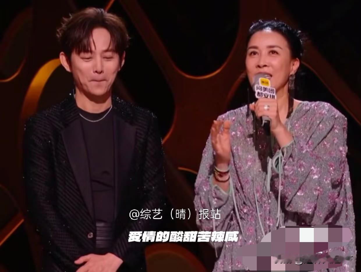 “歌手2026”有连续八场坐镇主持人的何炅，也有看似专业但随时需要救场的音乐串讲