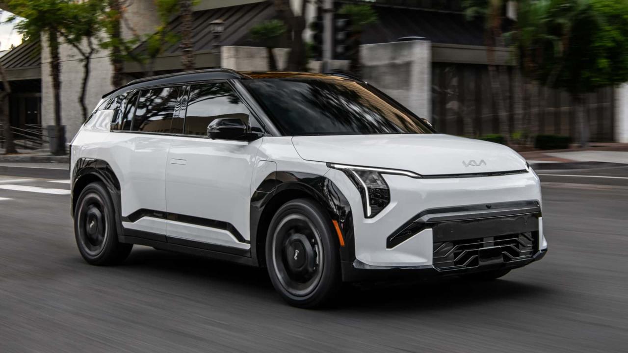 【起亚正式公布入门级纯电 SUV EV3 的北美售价】
起亚美国分公司官宣，EV