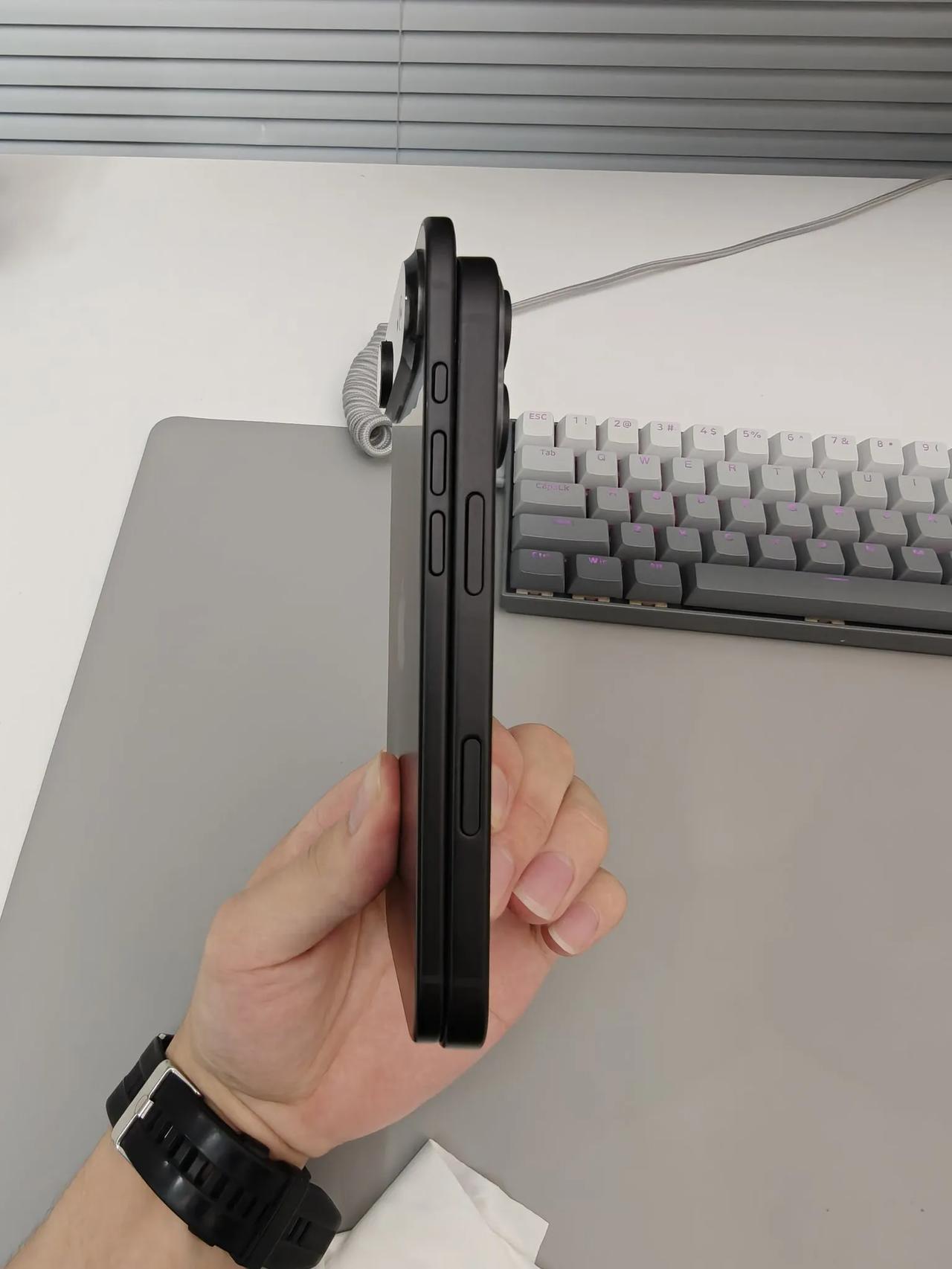 来真的？iPhone17Air没有卡槽了？
嘿嘿，主包拿到了iPhone 17系