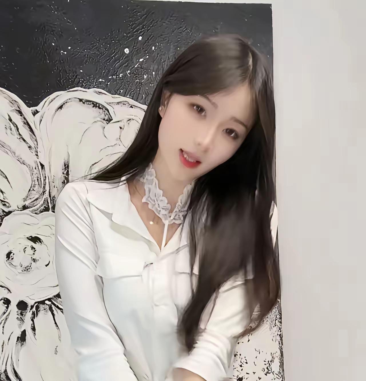 徐老师，
你好糊涂啊，
正式有编制，
貌美如花，
为了眼前利益，
传播淫乱视频 