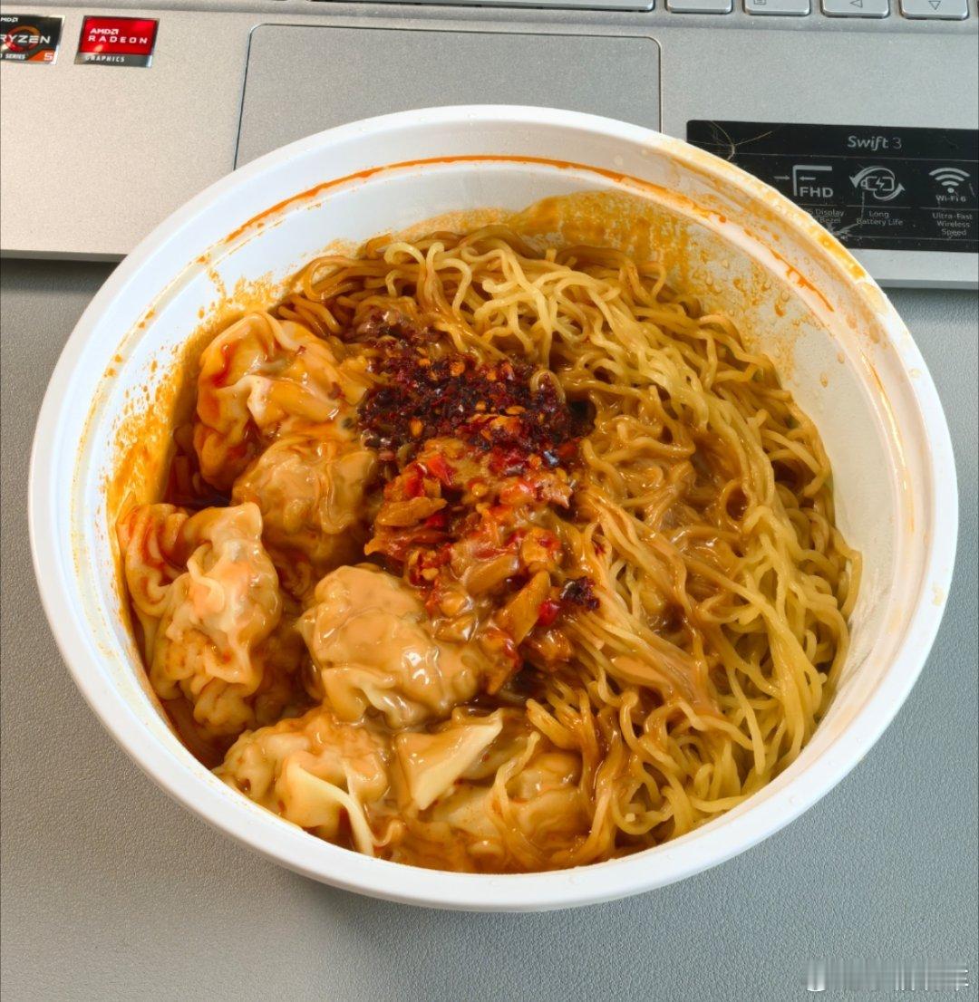 今天中午吃袁记云饺，加了麻酱以后更香了[干饭人][干饭人] ​​​