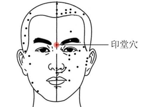 【巧用一穴，安神调失眠，一觉到天亮！】印堂穴中医认为，印堂是人体的一个重要穴位，