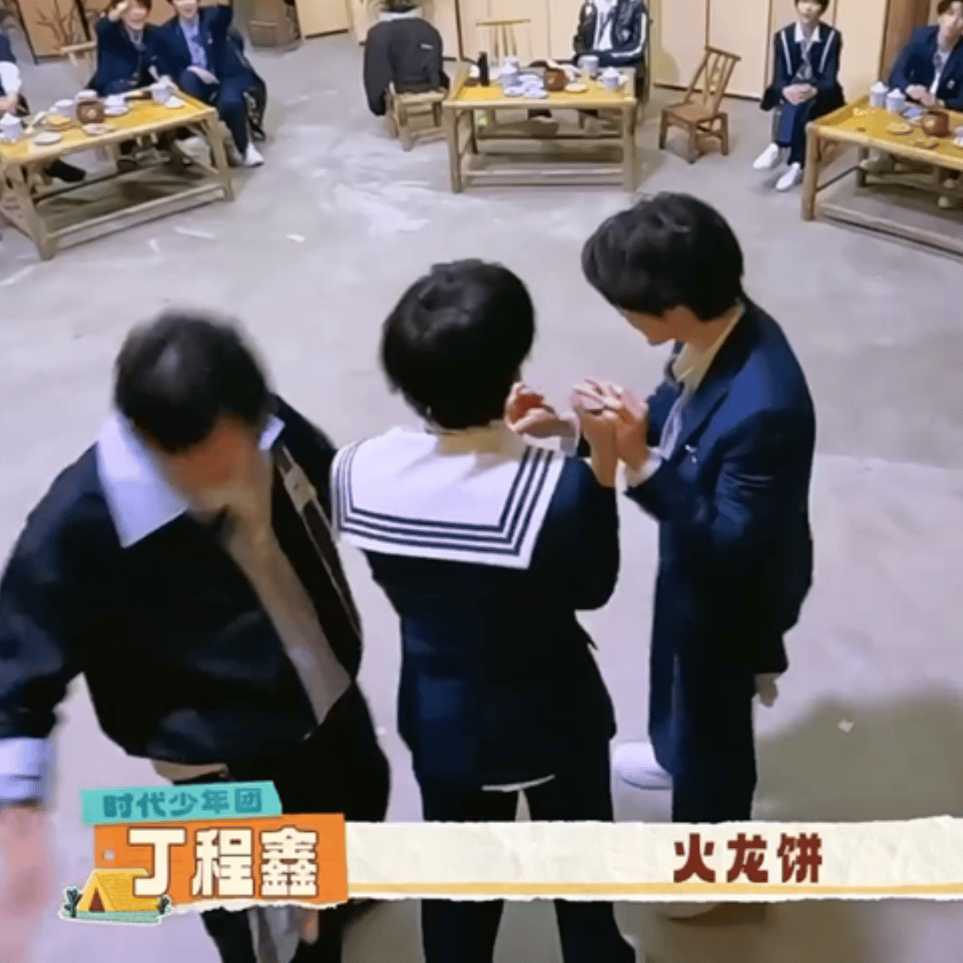 这老yy又占我女便宜 