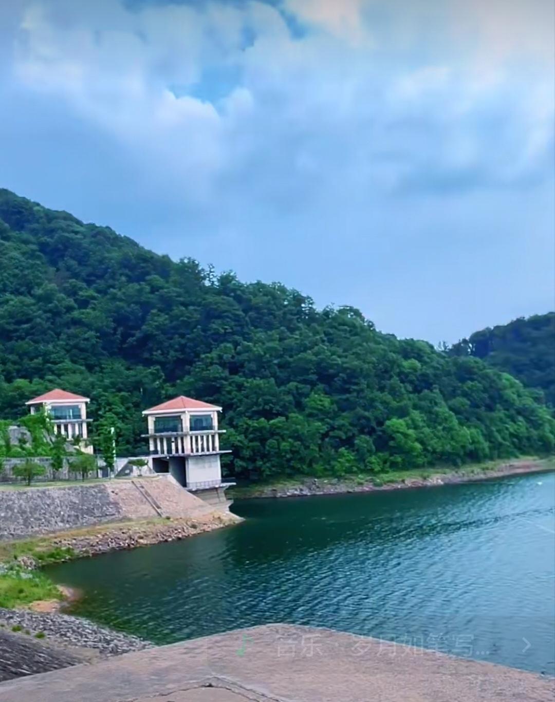 2024年4月份和战友们故地重游信阳南湾湖风景区，在南湾湖风景区随手拍的几张照片
