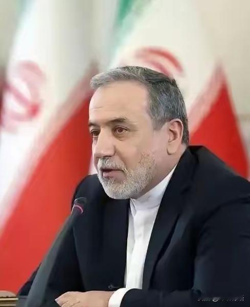 伊朗外长48小时内两进巴基斯坦，结果一转头，伊朗议会直接放话：这个中间人不合格。