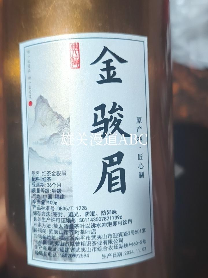 谢谢邀请！
试对一个：
出联：香烟抽寂寞，
对联：浓茶解饥渴。
现在到了夏天，天