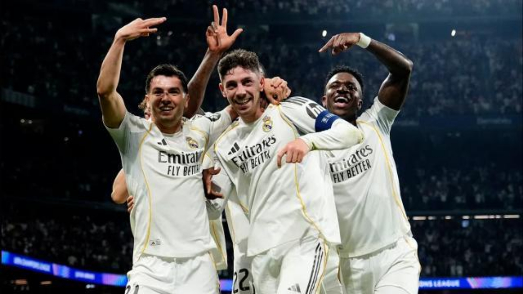 欧冠1/8决赛首回合，皇马主场3比0完胜曼城。此役巴尔韦德上演帽子戏法，如果不是