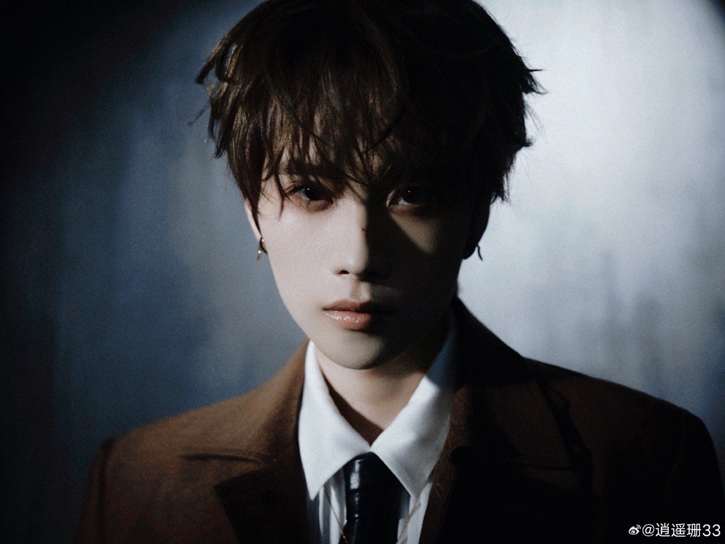 偶遇井胧健康证体检 井胧去体检中心办健康证被偶遇，新综艺《风华合伙人》应该快要录