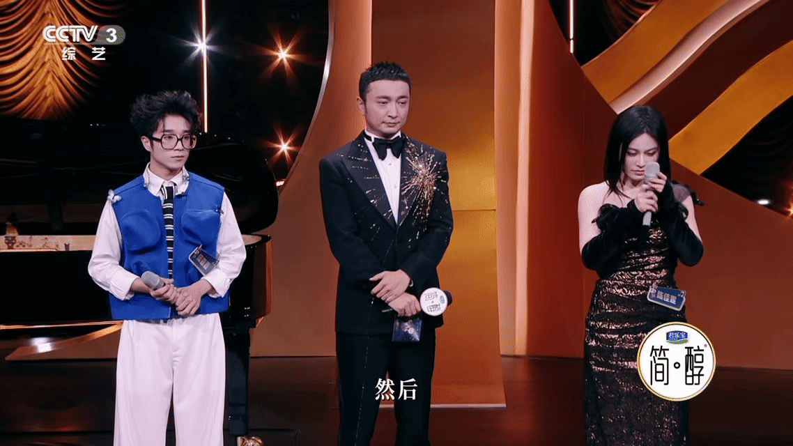 薛之谦汪苏泷鼓励新生代创作人 破防了！何嘉鑫《生日快乐》的真挚打动全场，以原创立