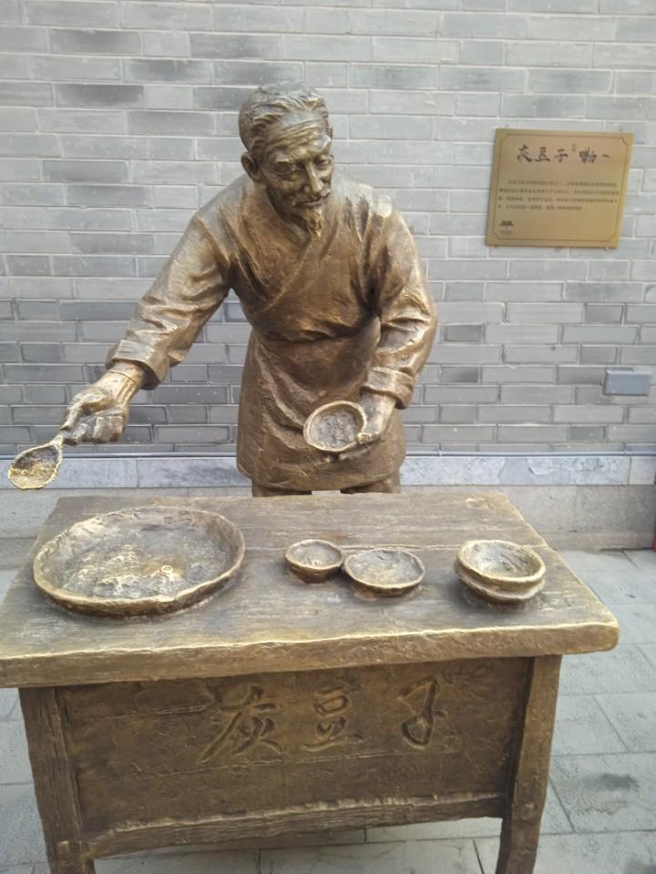 短剧，也被称为烂剧，是否是烂剧，看过短剧者心中明白。
      短剧，来点新鲜