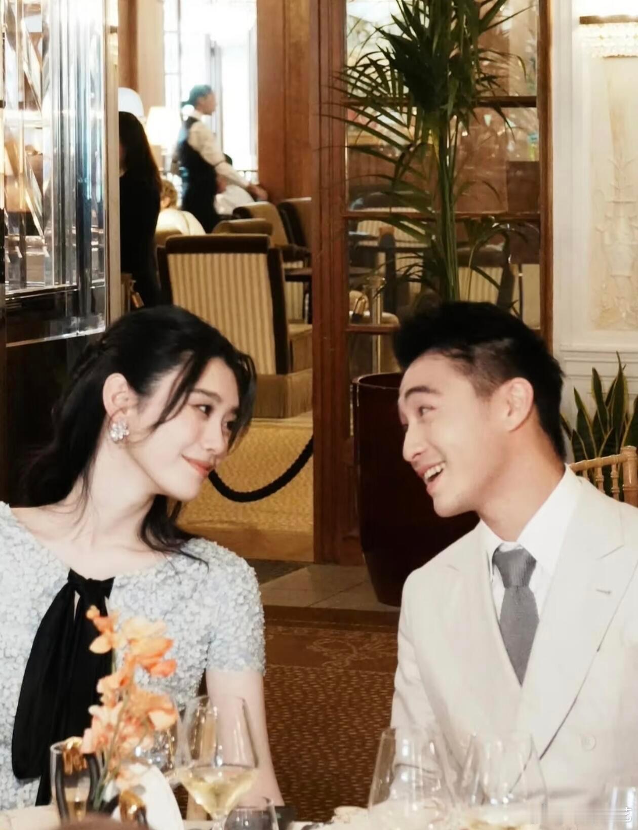 奚梦瑶婚礼落泪神图法国庄园新晋落泪神图！光影温柔、眉眼含情，一瞬间的真情流露格外