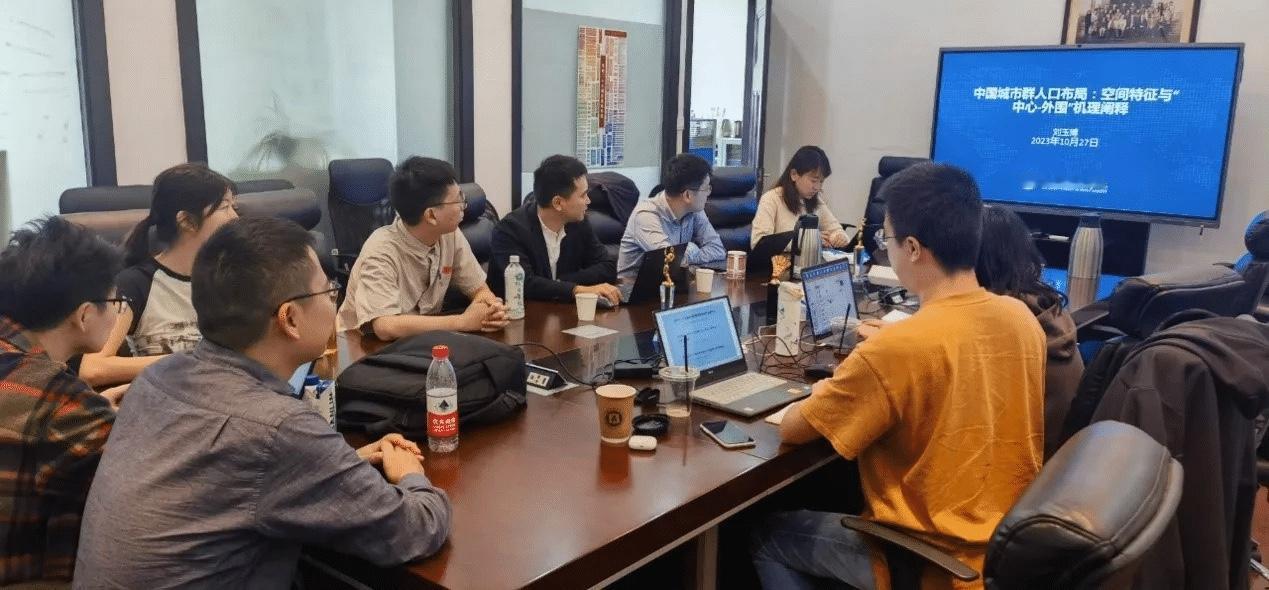 这年头本科生搞科研可不是件容易事，多半是跟着导师打打下手，跑跑实验录录数据，能混