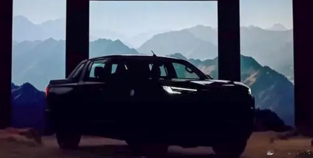 丰田Hilux皮卡 历经十年迎来全新换代，外观焕然一新，前脸采用锐利LED灯带和