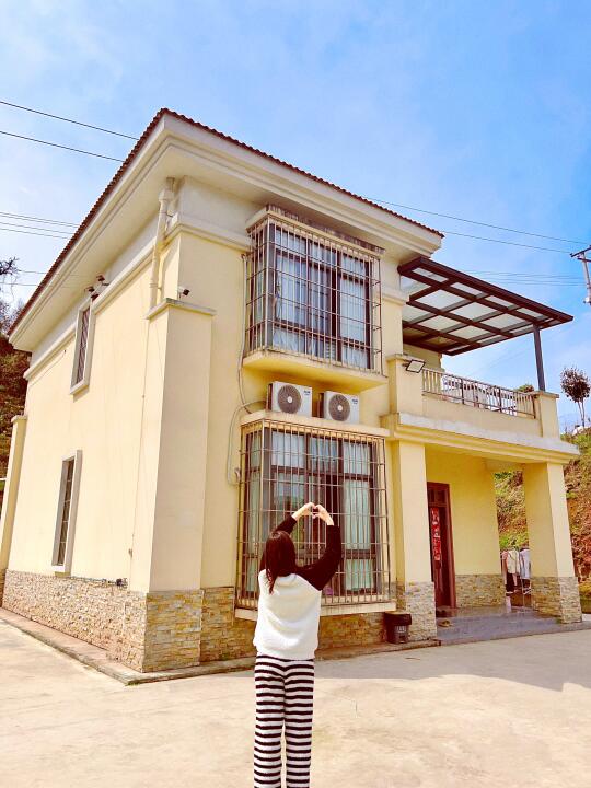 回村建房，我爸妈只花了20万，我却花了30万…