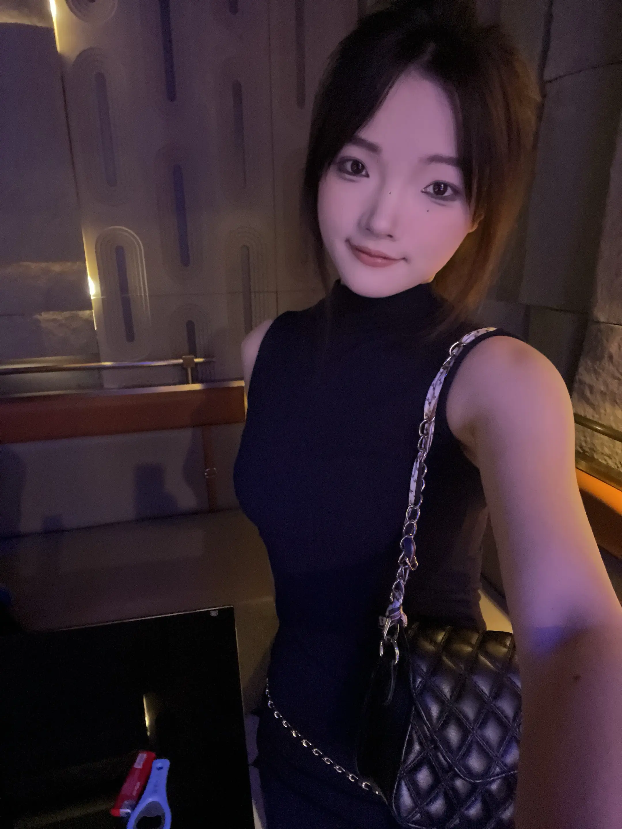 已经不想在跟男人说话了（有腹肌除外）