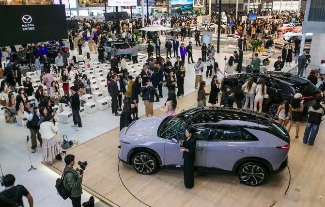 长安马自达EZ-60ez-6 长安马自达EZ-60、EZ-6销量慢慢起来了，也逐