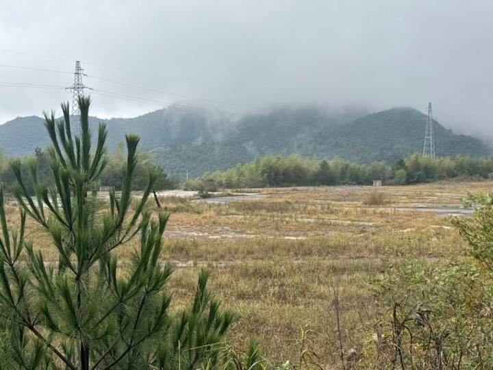 过路要收100元停车费？安吉一露营基地解释并致歉